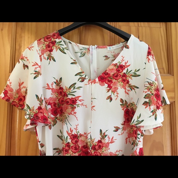 New Coral Floral Romper - Picture 2 of 4